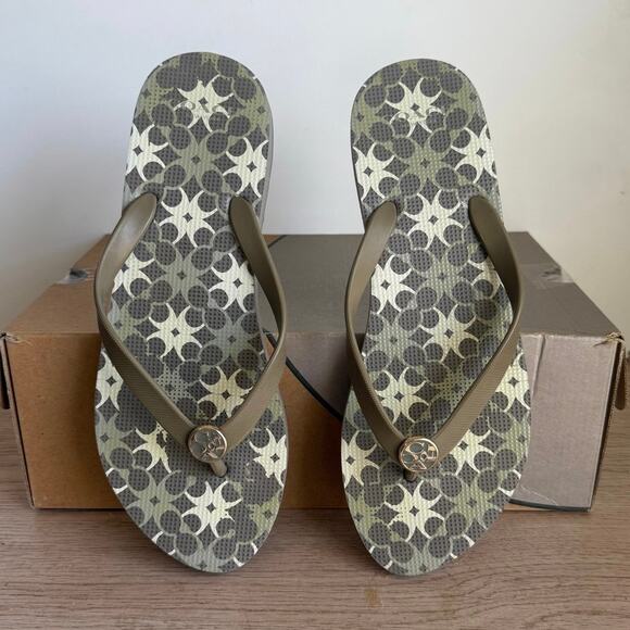 Coach Signature Women Slippers Flip Flops- SZ 9/10 - Picture 3 of 8